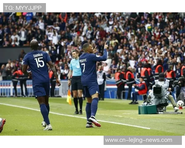 中超赛事回顾巴黎圣日耳曼大胜马竞引发全场热议与数据分析