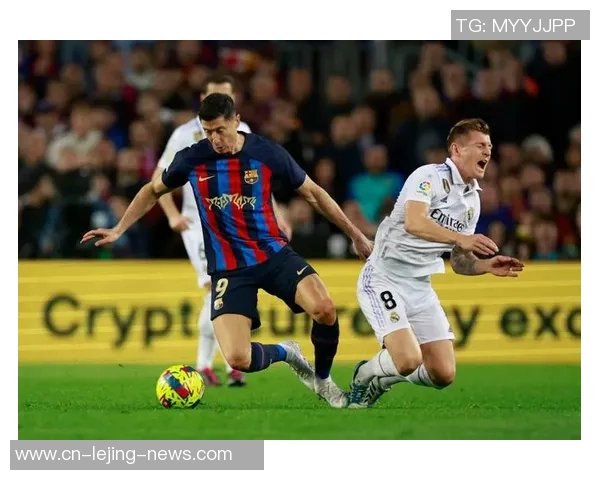 西甲激战：本菲卡与巴萨战成平局绝杀瞬间引发全场狂欢