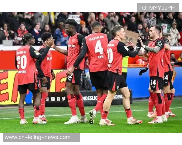 足总杯精彩对决：多特蒙德与拜仁战成平局乌龙球成比赛转折点