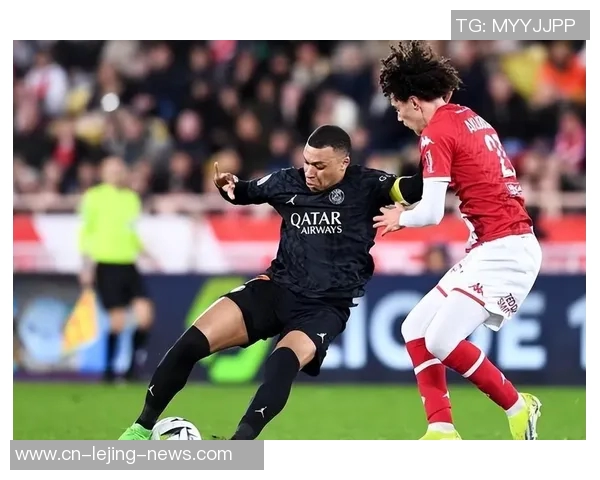 欧联杯焦点战巴黎圣日耳曼与AC米兰激战成平局补时进球引发全场狂欢 欧联杯焦点战巴黎圣日耳曼与AC米兰激战成平局补时进球引发全场狂欢